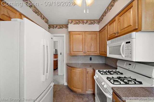 22665 Madison Street, Saint Clair Shores, MI 48081