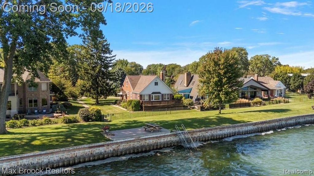22665 Madison Street, Saint Clair Shores, MI 48081
