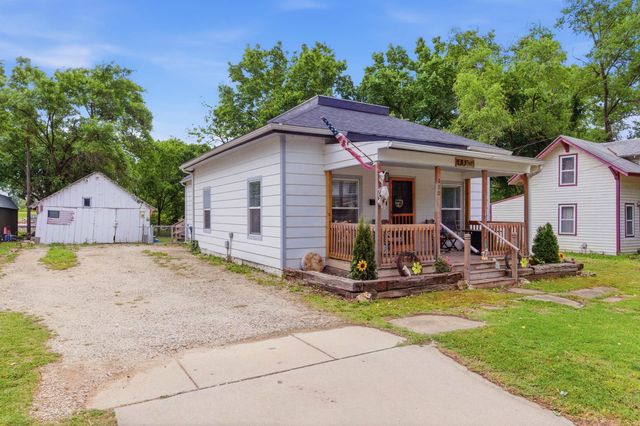 630 N Santa Fe, Augusta, KS 67010
