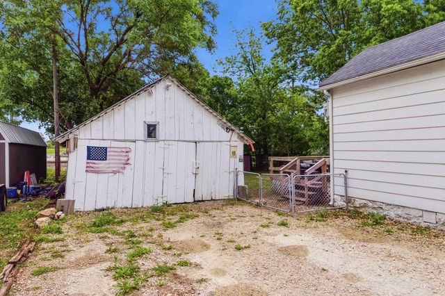 630 N Santa Fe, Augusta, KS 67010