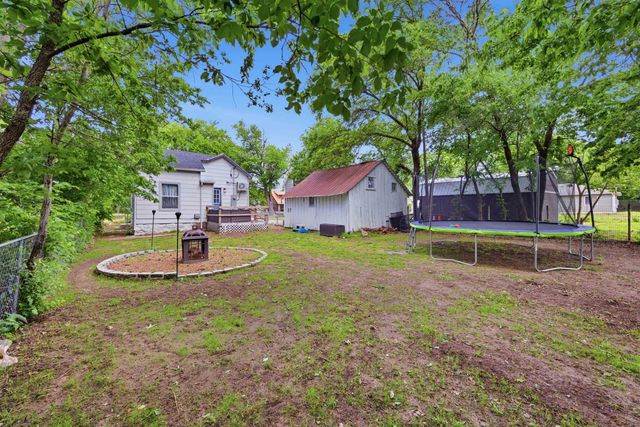 630 N Santa Fe, Augusta, KS 67010