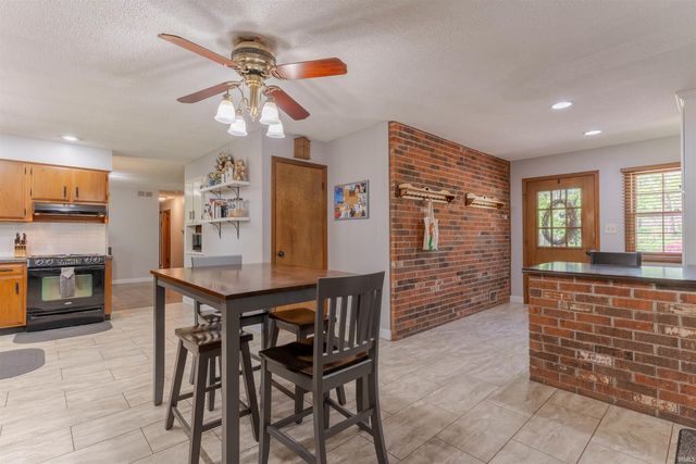 1220 Schenk Road, Evansville, IN 47720
