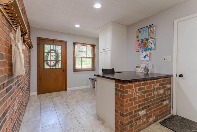 1220 Schenk Road, Evansville, IN 47720
