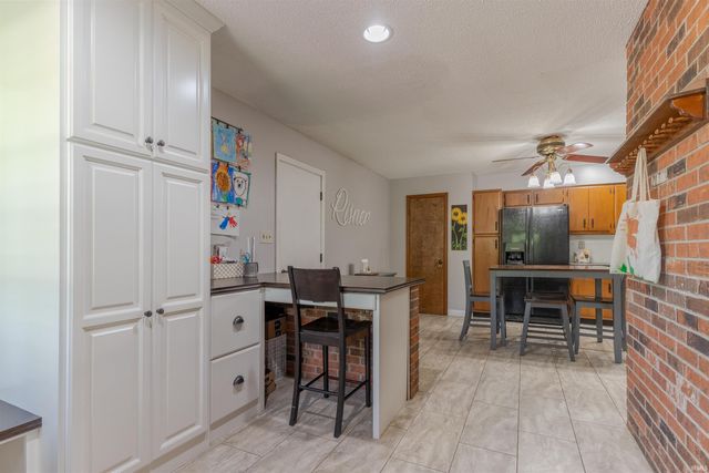 1220 Schenk Road, Evansville, IN 47720