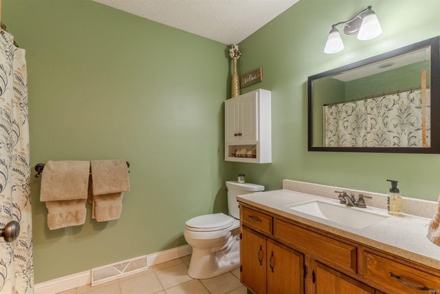 1220 Schenk Road, Evansville, IN 47720
