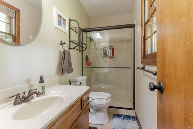1220 Schenk Road, Evansville, IN 47720