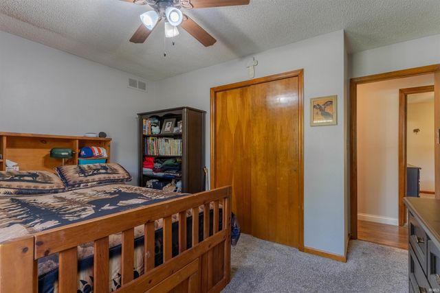 1220 Schenk Road, Evansville, IN 47720