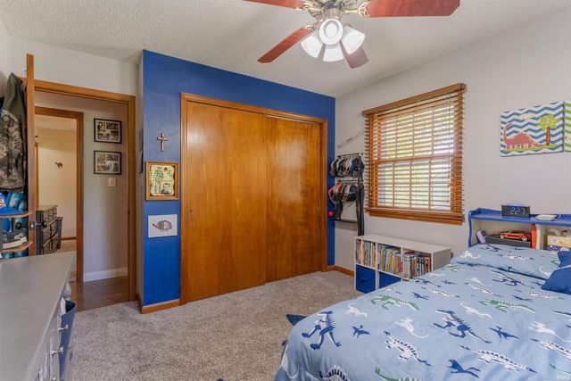 1220 Schenk Road, Evansville, IN 47720