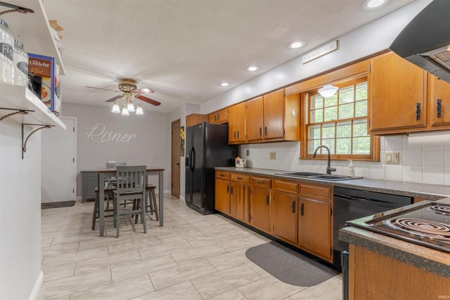 1220 Schenk Road, Evansville, IN 47720
