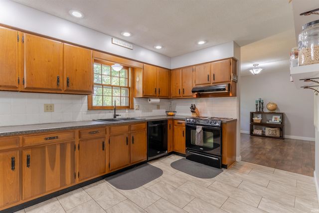 1220 Schenk Road, Evansville, IN 47720