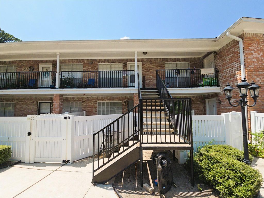 14333 Memorial Drive 91, Houston, TX 77079