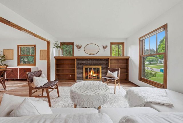 2400 Cavell Avenue N, Golden Valley, MN 55427