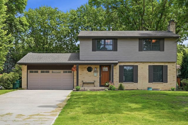 2400 Cavell Avenue N, Golden Valley, MN 55427