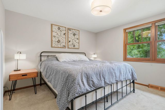 2400 Cavell Avenue N, Golden Valley, MN 55427