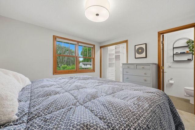 2400 Cavell Avenue N, Golden Valley, MN 55427