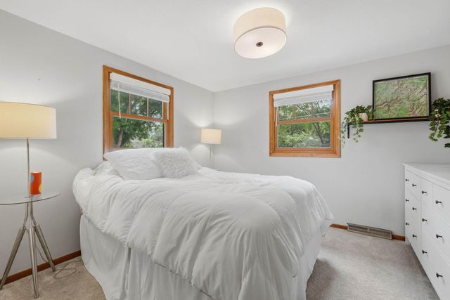 2400 Cavell Avenue N, Golden Valley, MN 55427