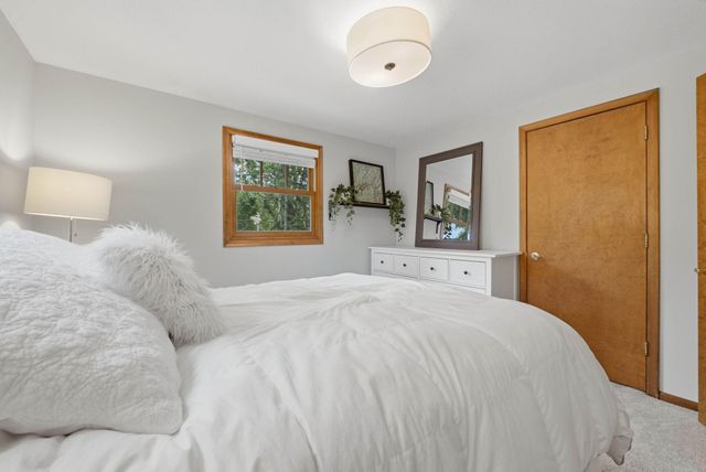 2400 Cavell Avenue N, Golden Valley, MN 55427
