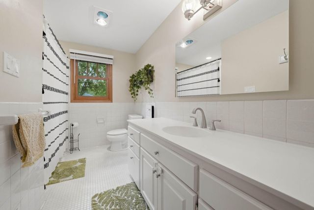 2400 Cavell Avenue N, Golden Valley, MN 55427