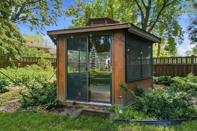 2400 Cavell Avenue N, Golden Valley, MN 55427