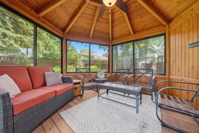 2400 Cavell Avenue N, Golden Valley, MN 55427