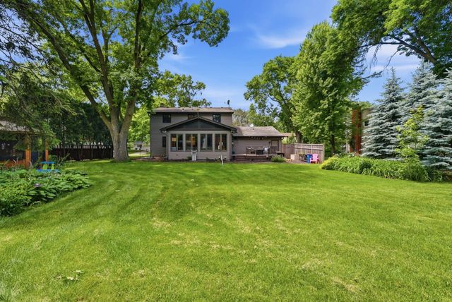 2400 Cavell Avenue N, Golden Valley, MN 55427