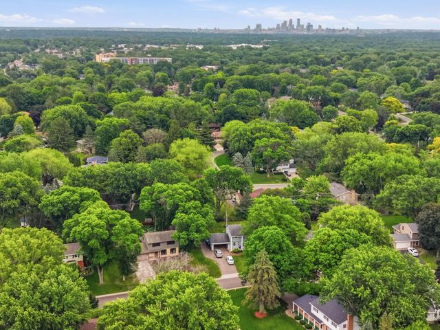 2400 Cavell Avenue N, Golden Valley, MN 55427