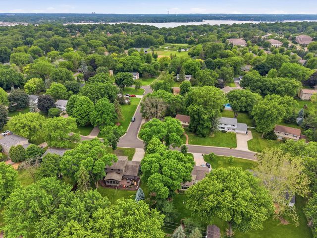 2400 Cavell Avenue N, Golden Valley, MN 55427