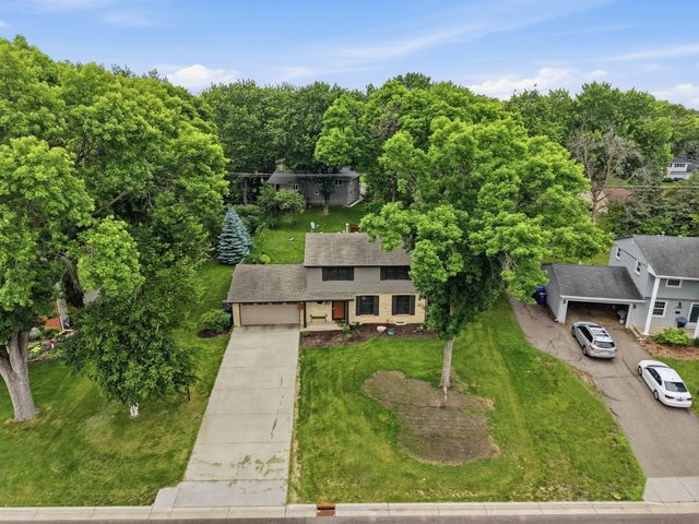 2400 Cavell Avenue N, Golden Valley, MN 55427
