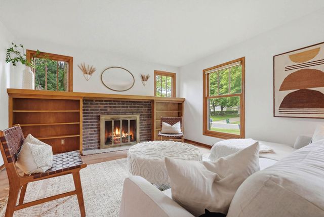 2400 Cavell Avenue N, Golden Valley, MN 55427