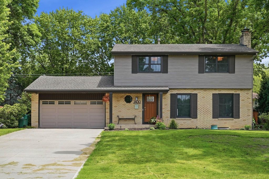 2400 Cavell Avenue N, Golden Valley, MN 55427 — photo 2