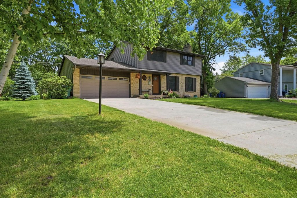 2400 Cavell Avenue N, Golden Valley, MN 55427 — photo 3