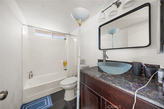 14311 Hillcrest Dr, Fontana, CA 92337