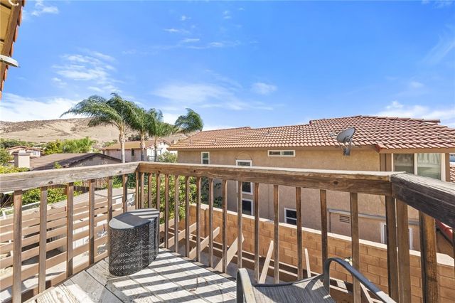 14311 Hillcrest Dr, Fontana, CA 92337
