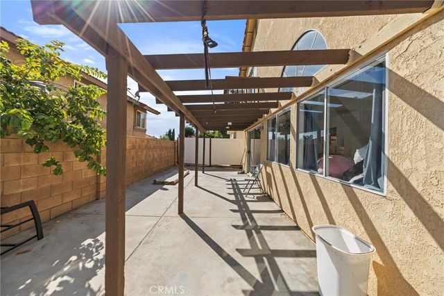 14311 Hillcrest Dr, Fontana, CA 92337