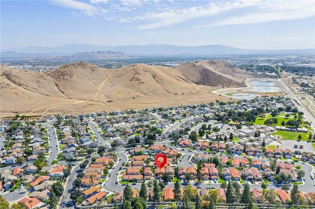14311 Hillcrest Dr, Fontana, CA 92337