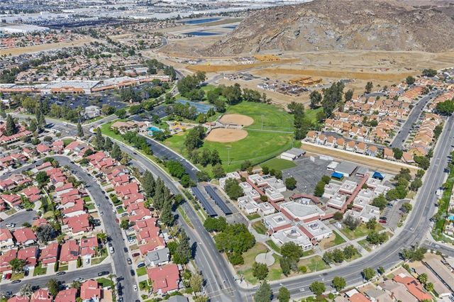 14311 Hillcrest Dr, Fontana, CA 92337