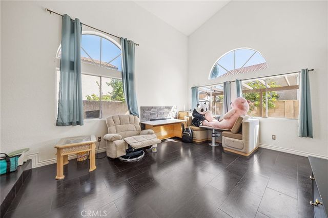 14311 Hillcrest Dr, Fontana, CA 92337