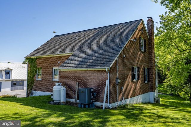131 PINETOWN RD, Leola, PA 17540