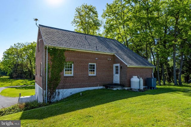 131 PINETOWN RD, Leola, PA 17540