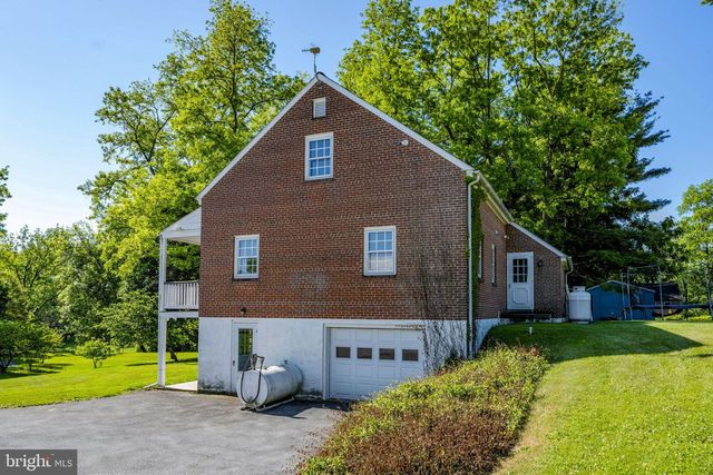 131 PINETOWN RD, Leola, PA 17540