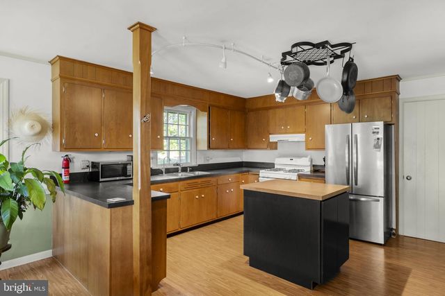 131 PINETOWN RD, Leola, PA 17540