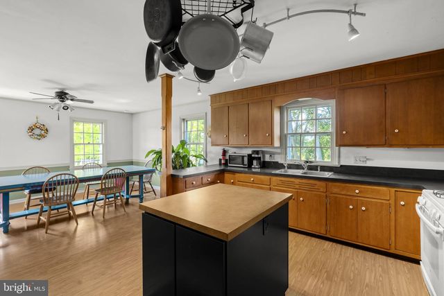 131 PINETOWN RD, Leola, PA 17540