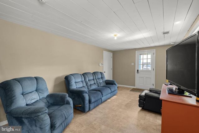 131 PINETOWN RD, Leola, PA 17540
