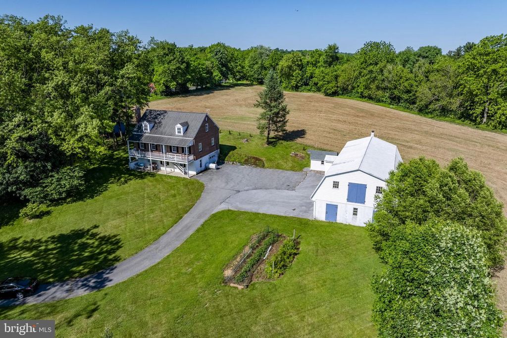 131 PINETOWN RD, Leola, PA 17540
