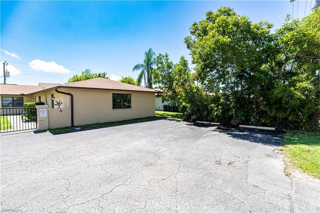 Image 17 of property listing at 1104 SE 8th ST 7, Cape Coral, FL 33990