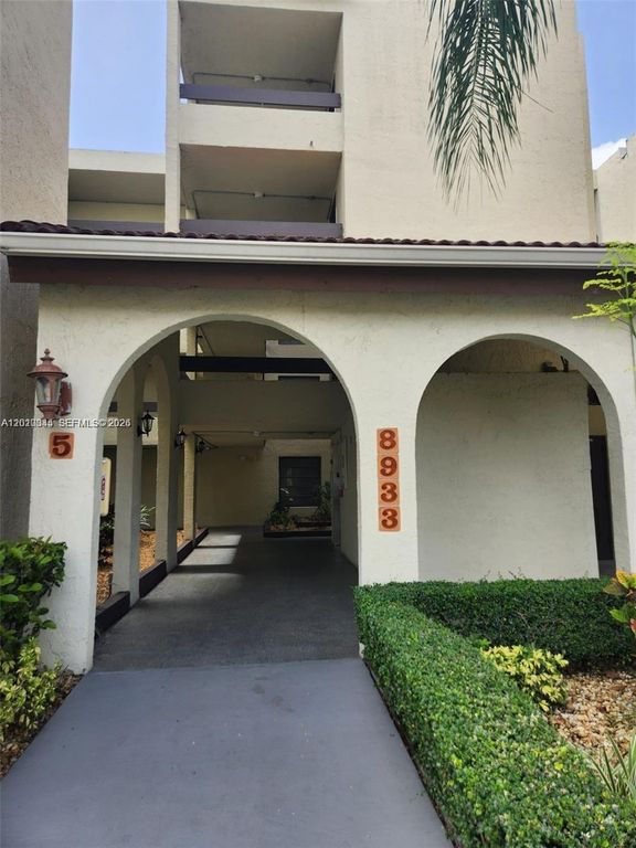 8933 SW 123rd Ct 108, Miami, FL 33186