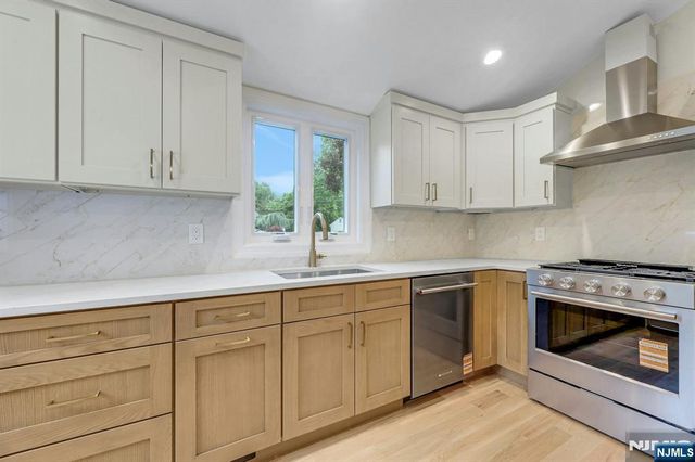 282 Spring Valley Road, Park Ridge, NJ 07656