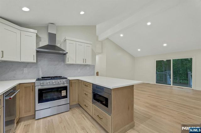 282 Spring Valley Road, Park Ridge, NJ 07656