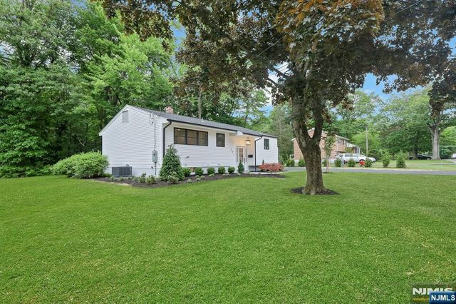 282 Spring Valley Road, Park Ridge, NJ 07656
