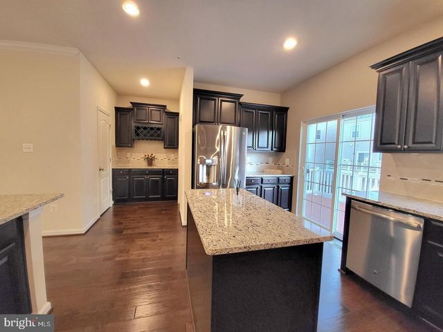 7439 SAINT MARGARETS BLVD, Hanover, MD 21076